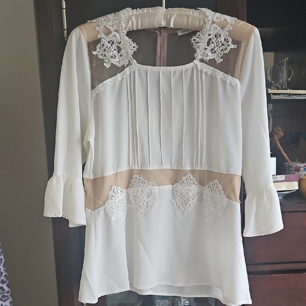 Elegant Lace White Tan Cutout Victorian Style blouse Presents New Final$ Med